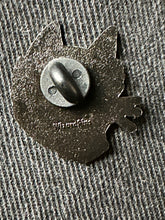 Load image into Gallery viewer, Cat Pin Back